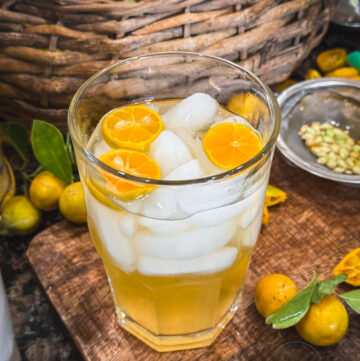 calamansi juice in glass