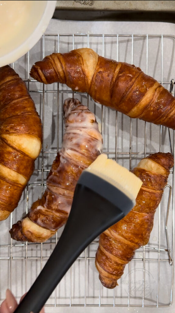 glaze on fried croissants